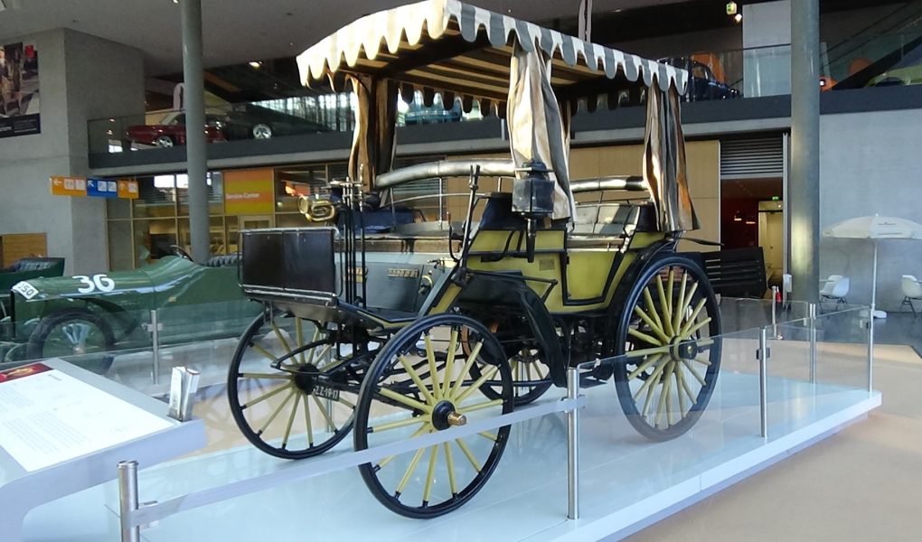 mobil pertama di indonesia 